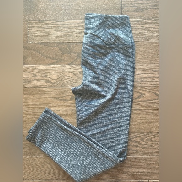 Under Armour Pants - Under Armour Gray Patterned Leggings size Small